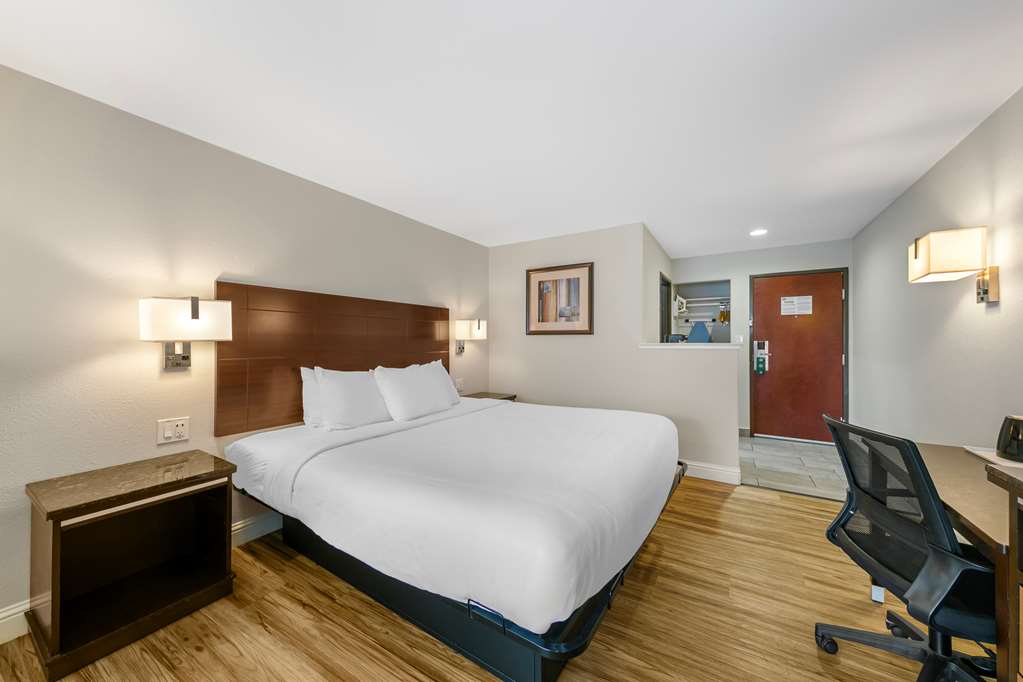 Quality Inn & Suites Sacramento Downtown Area - photo 8