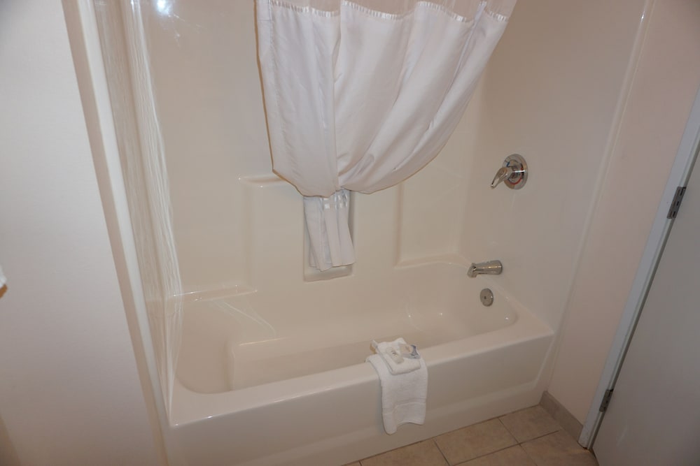 River Hills Hotel - photo 40