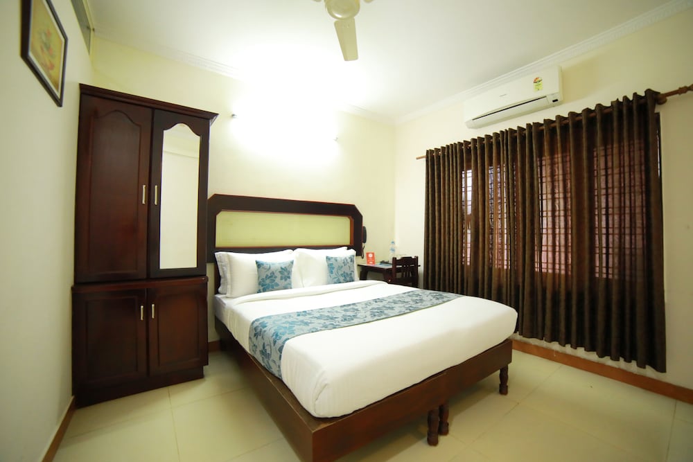 OYO 8331 Kodavath Residency in Aluva, India