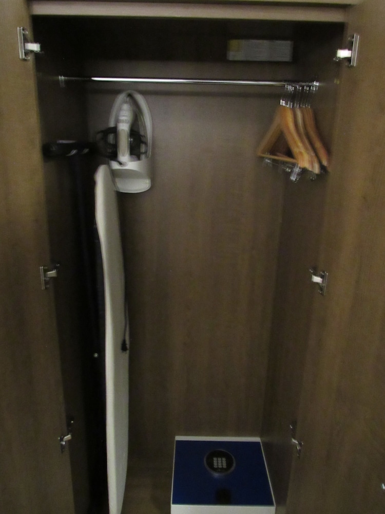 Holiday Inn Express & Suites South Lincoln by IHG - photo 34