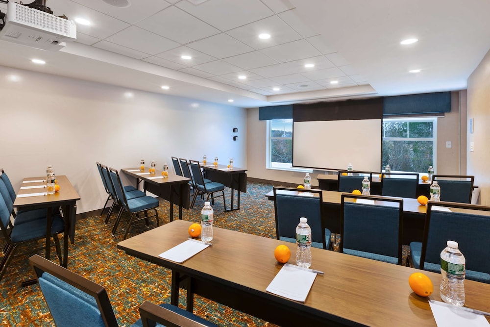 Hampton Inn Cape Cod Canal - photo 34