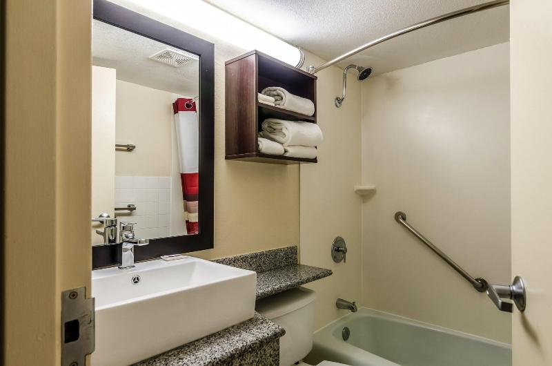 Red Roof Inn Wichita East - photo 64