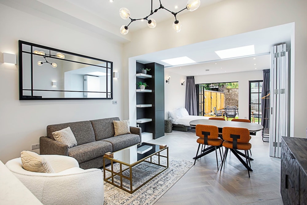Gorgeous Flat in the Heart of Acton — 4-Star Luxury Hotel in London, United Kingdom