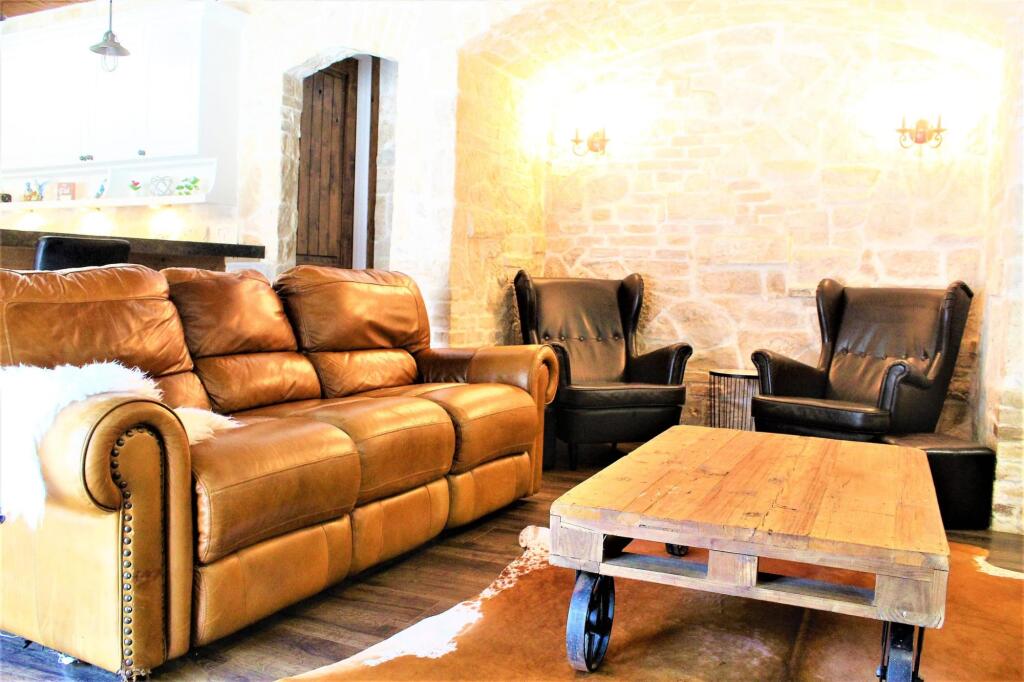 The Rustic Inn Family Friendly Near Fiesta Texas - featured photo