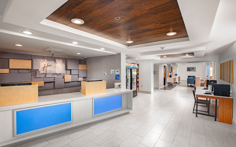 Holiday Inn Express Hotel & Suites Altoona Des Moines - photo 30
