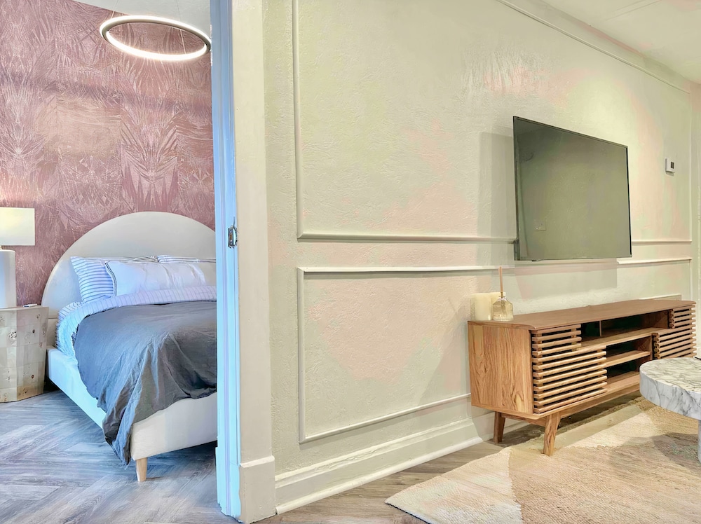 The Elliott Hotel at Highland Park - photo 50