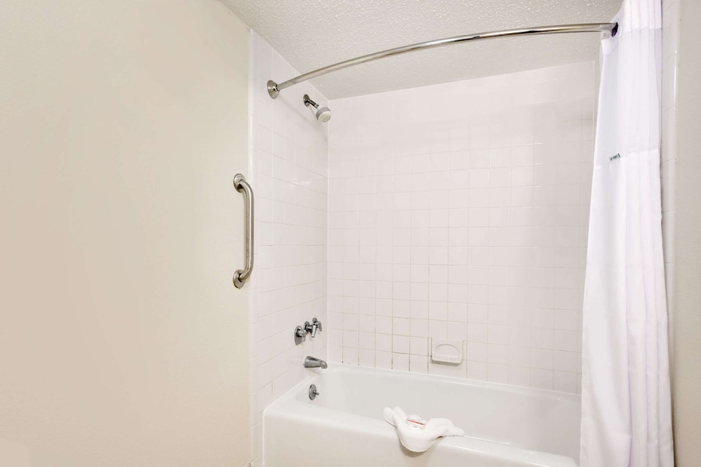 Days Inn by Wyndham Easton - photo 13