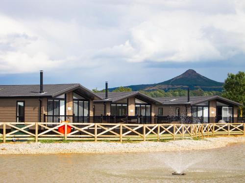 The Endeavour Lodge Ukc4061 — 5-Star Luxury Hotel in Nunthorpe, United Kingdom