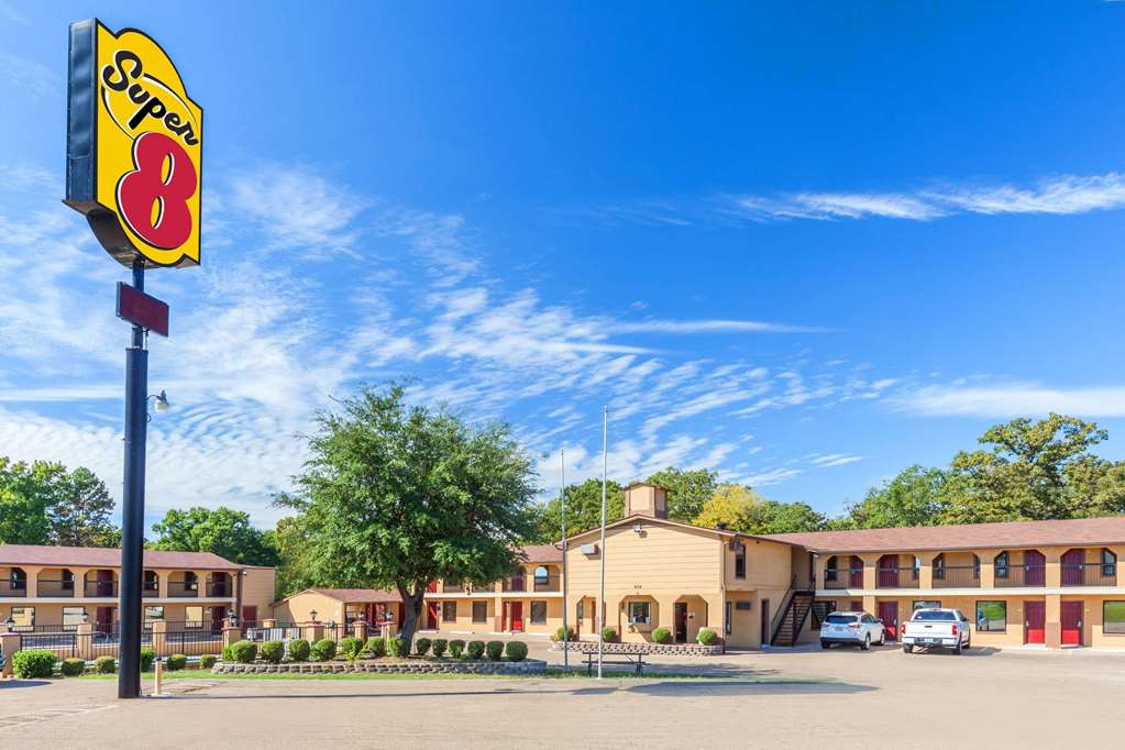 Super 8 by Wyndham Mt. Pleasant TX - featured photo