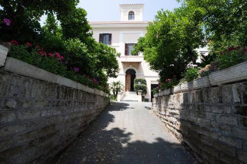Domus Cordara Splendido appartamento nel verde — 4-Star Luxury Hotel in Rome, Italy