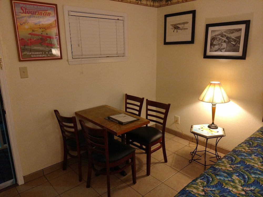 Amelia's Landing Hotel - photo 11