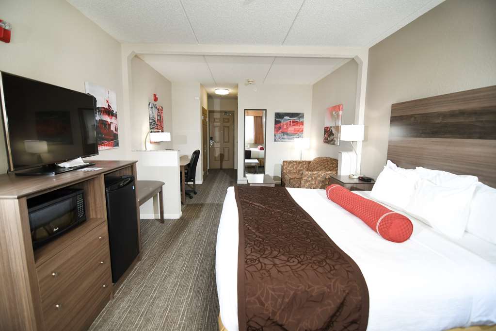Best Western Plus Sandusky Hotel & Suites - photo 36