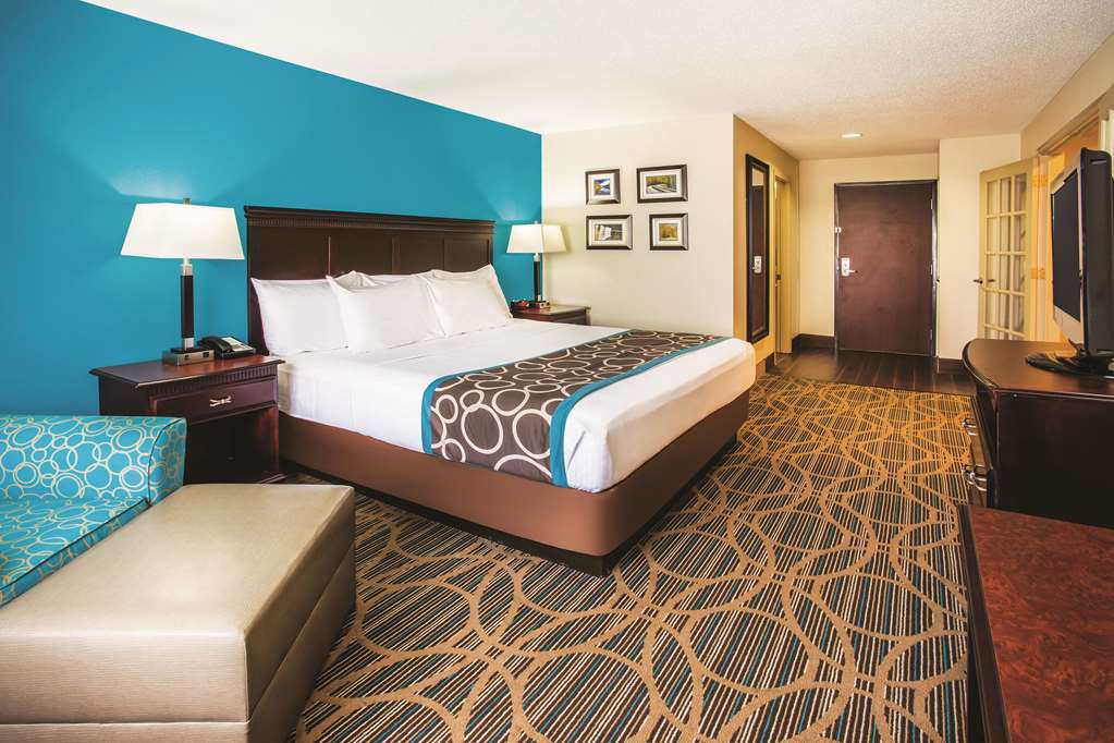 La Quinta Inn & Suites by Wyndham Evansville - photo 22