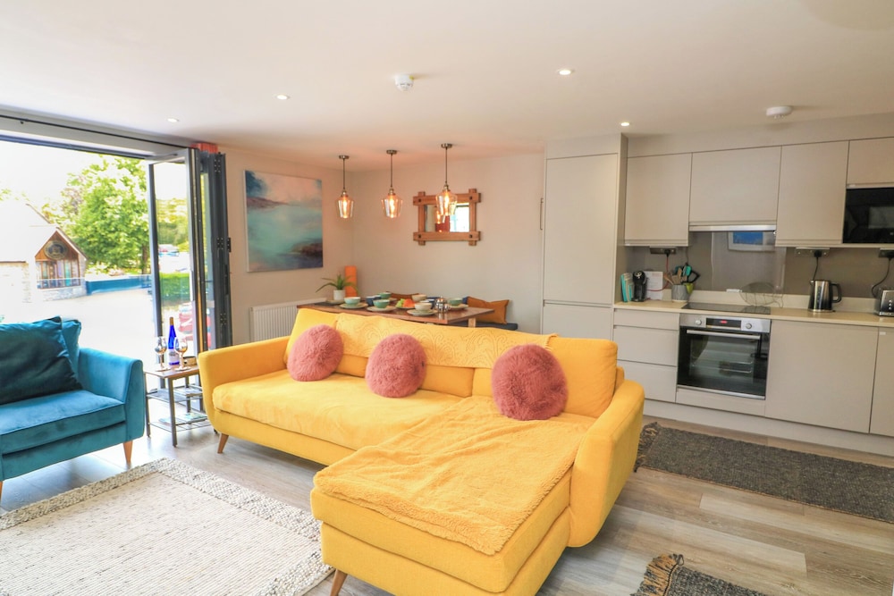 2 De Courcey House — 4-Star Luxury Hotel in Dartmouth, United Kingdom