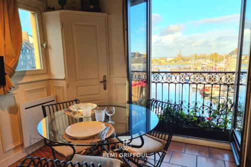 Key West Charming Studio on the Port of Honfleur Superb 360 View in Honfleur, France