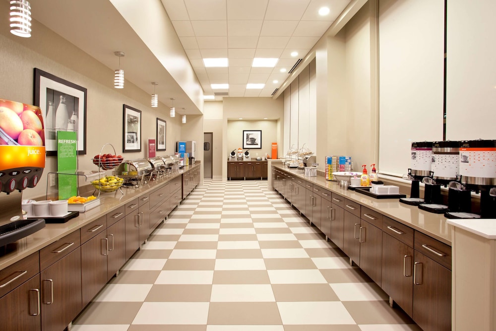 Hampton Inn & Suites Minneapolis Downtown - photo 34