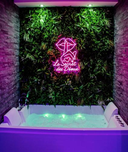 Le Secret Des Deoux Love Room — Forcalqueiret