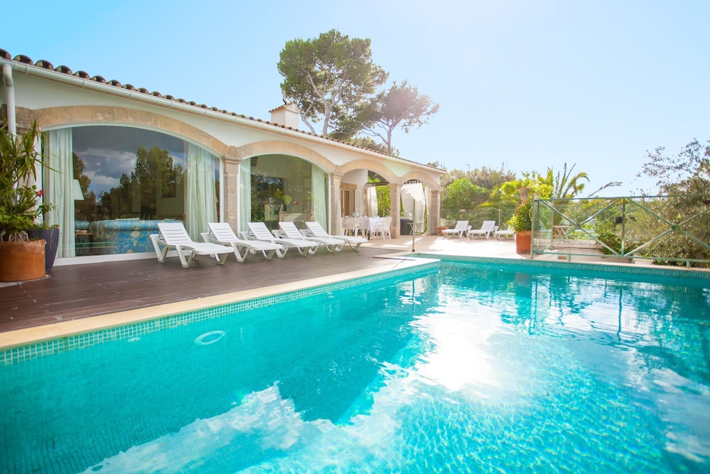 Villa Romana Bonaire — 4-Star Luxury Hotel in Alcudia, Spain