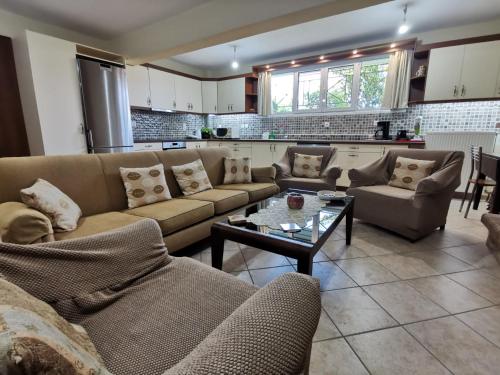 George s House — 4-Star Luxury Hotel in Kymi, Greece