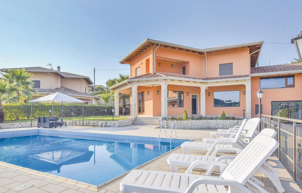 Villa del Borgo — 4-Star Luxury Hotel in Rende, Italy