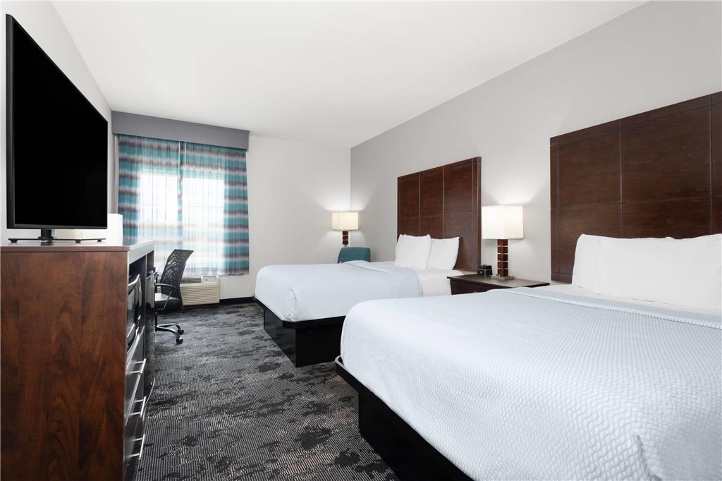 La Quinta Inn & Suites by Wyndham Columbus Edinburgh - photo 20