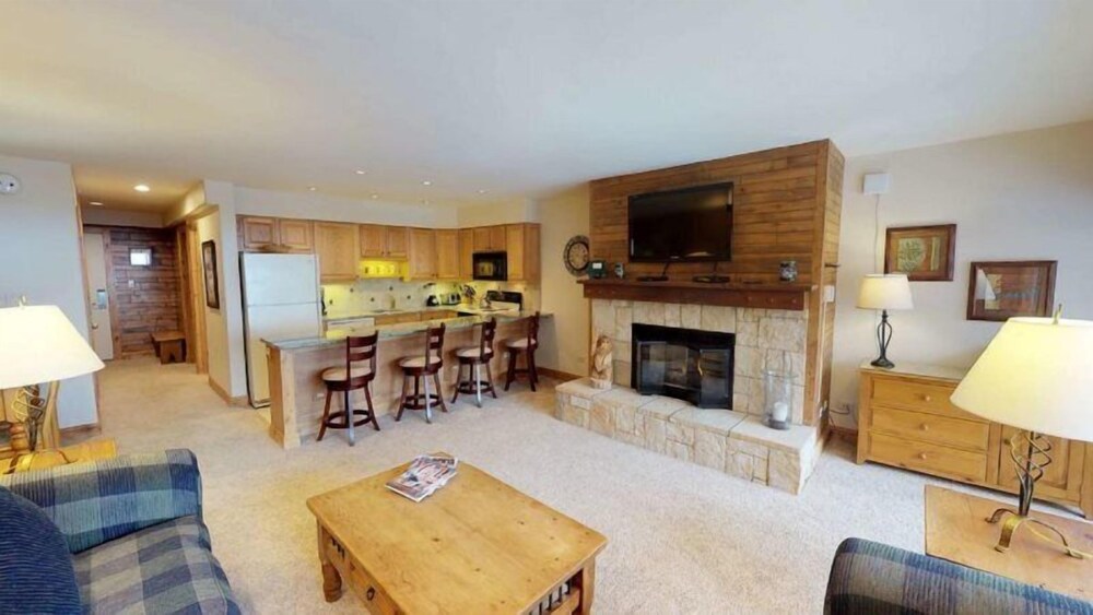2 Bedroom Boutique Resort Condo With Hot Tub Access and Within Walking Distance to the Eagle Bahn Gondola - photo 7