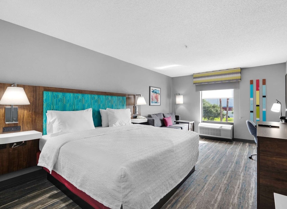Hampton Inn & Suites Pensacola I 10 N at Univ. Town Plaza - photo 14