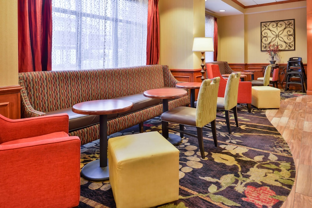 Hampton Inn Emporia - photo 5