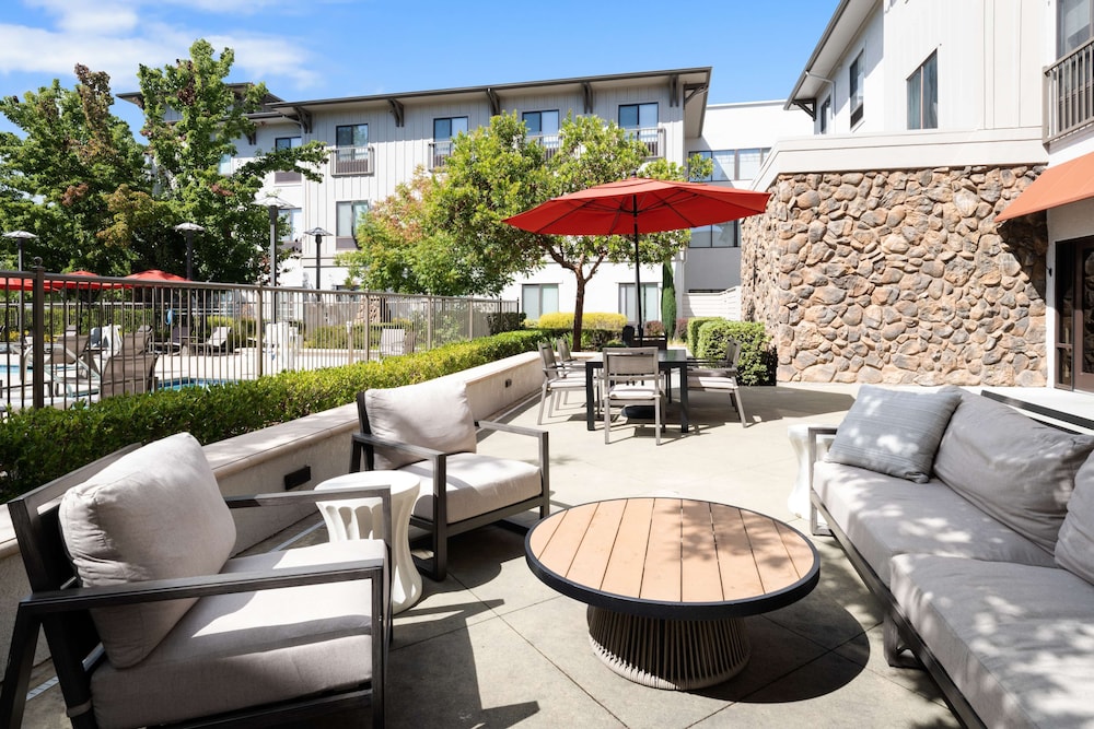 Hampton Inn & Suites Windsor Sonoma Wine Country - photo 47