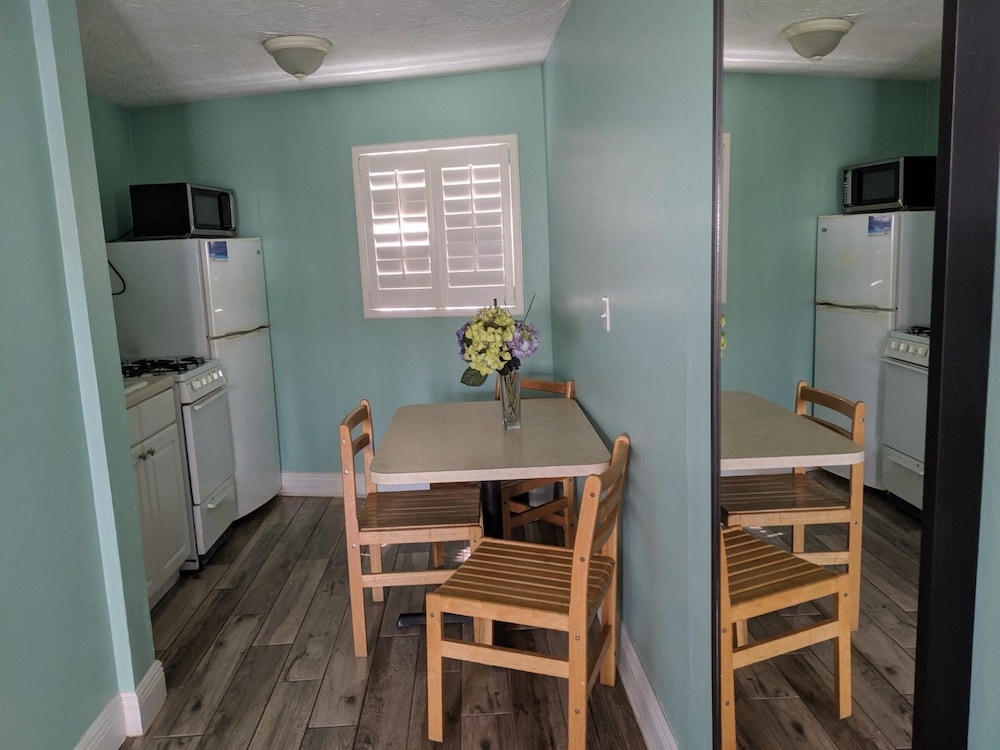 Shoreline Suites & Cabana Cottages - photo 76