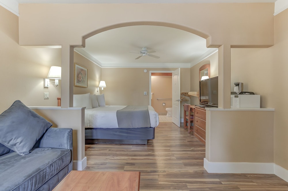 Shasta Pines Motel & Suites - photo 24