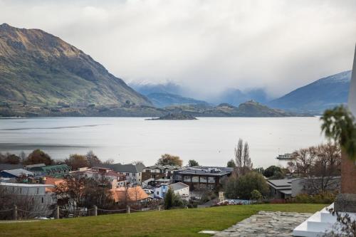 Charming Views — 4-Star Luxury Hotel in Wanaka, New Zealand