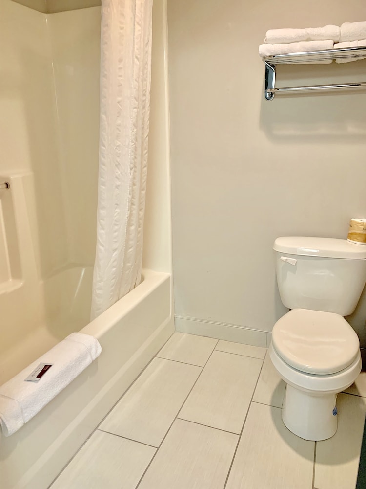 BridgePointe Inn & Suites by BPhotels Lincoln I 80 27th St - photo 16