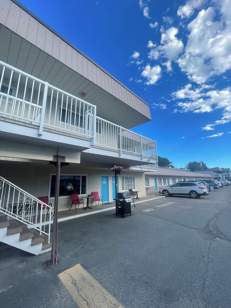 Shoreline Resort Condominiums in Penticton, Canada