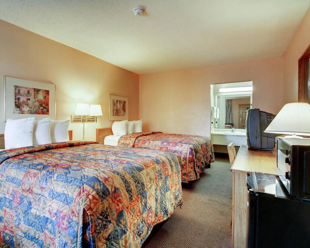 Econo Lodge North Suburbs - photo 8