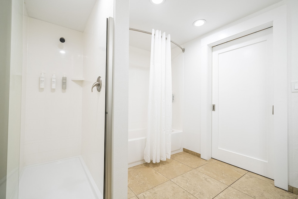 Hampton Inn Spring Hill - photo 34