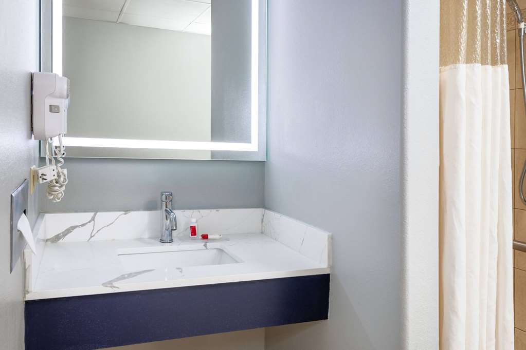 AmericInn by Wyndham Peoria - photo 32