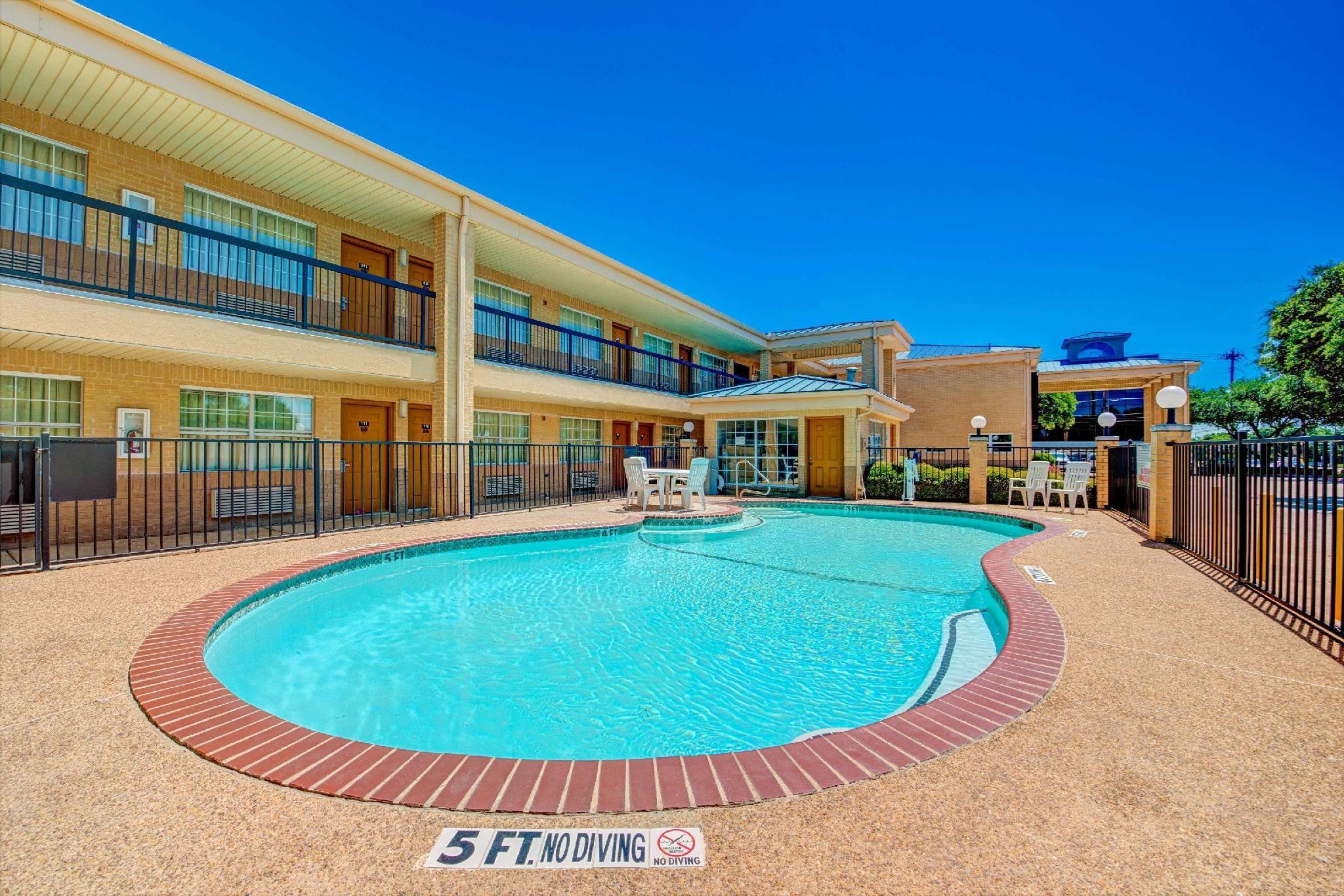 Super 8 by Wyndham Richardson Dallas - photo 15