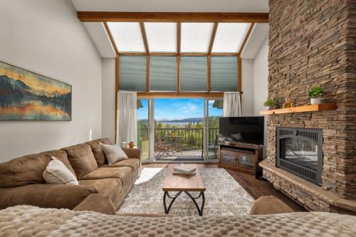 Paddle & Pine Lake Views & Private Dock Access - carbon neutral hotel in Bigfork