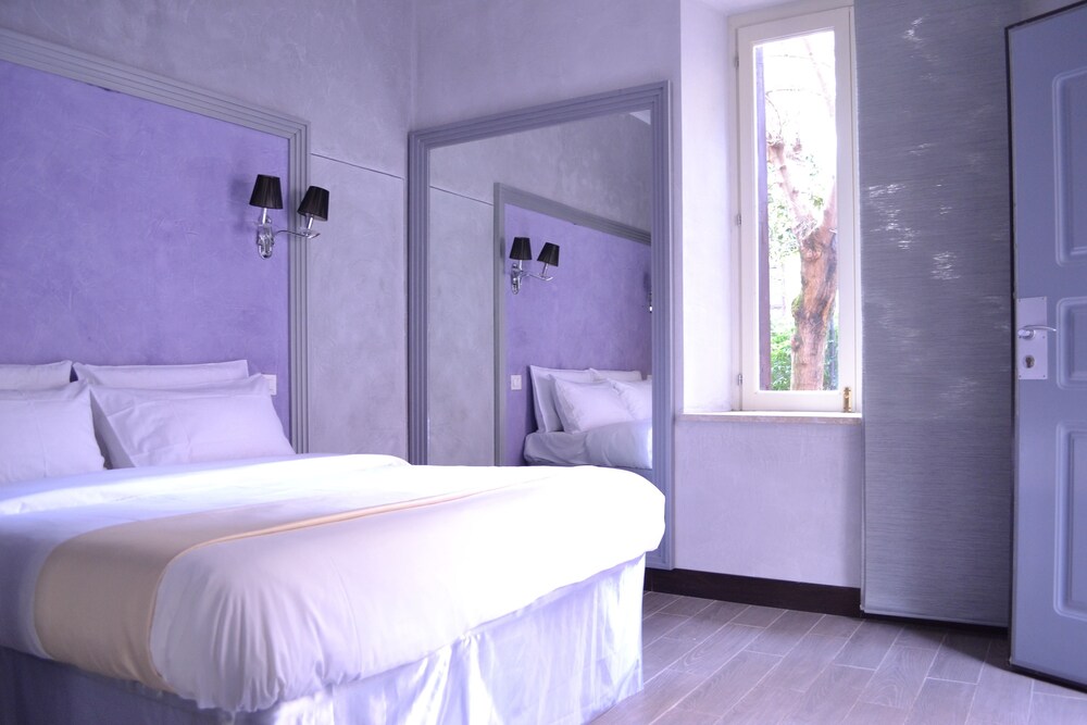 Tiburtina House — 4-Star Luxury Hotel in Rome, Italy