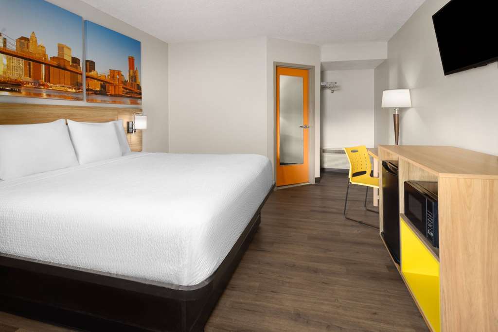 Days Inn & Suites by Wyndham Albany - photo 16