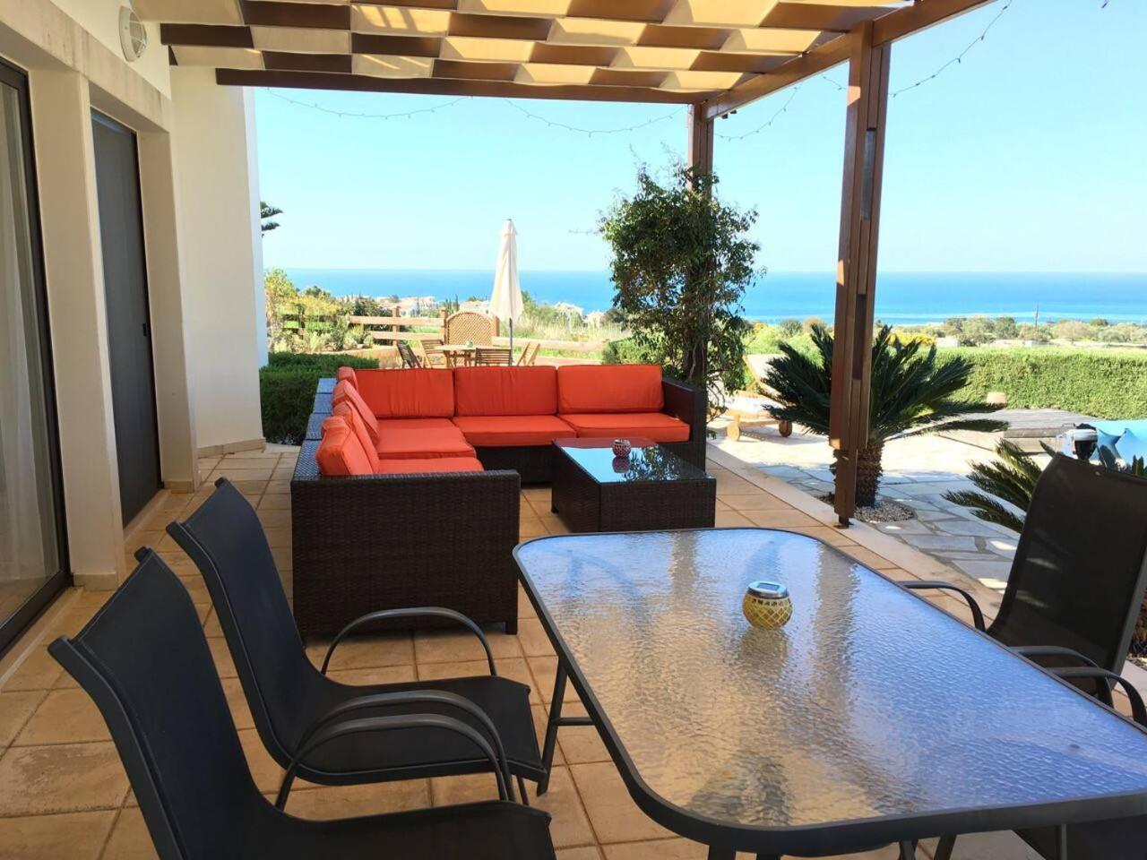 Villa Pontus stunning views & privacy in beautiful garden with pool & hot tub
