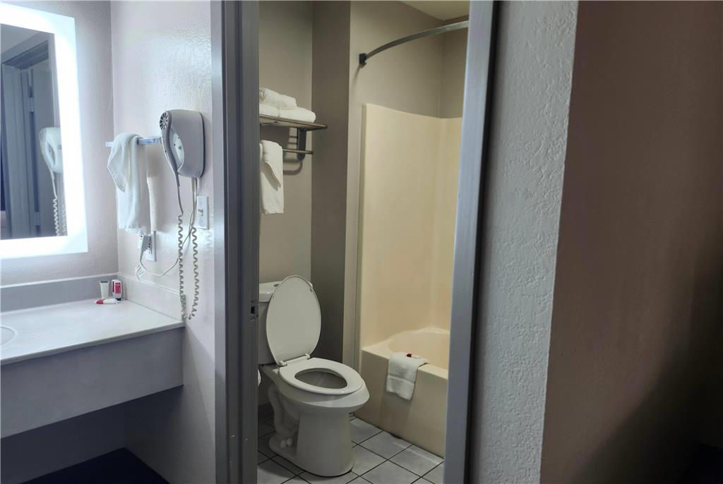 Days Inn by Wyndham Ocean Springs - photo 14