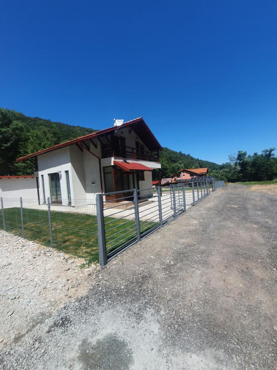 Cabana LUCDAR Valiug Crivaia — hotel in Valiug