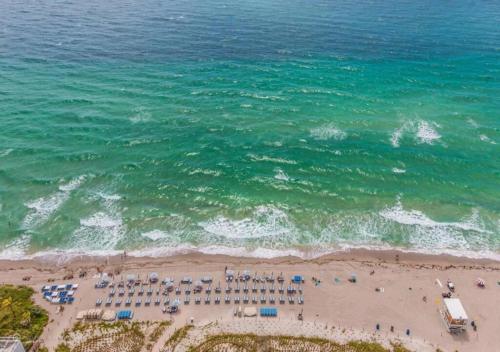 Beautiful Ocean Front 3 Bed 3 Bath @ Hyde Resort - photo 35