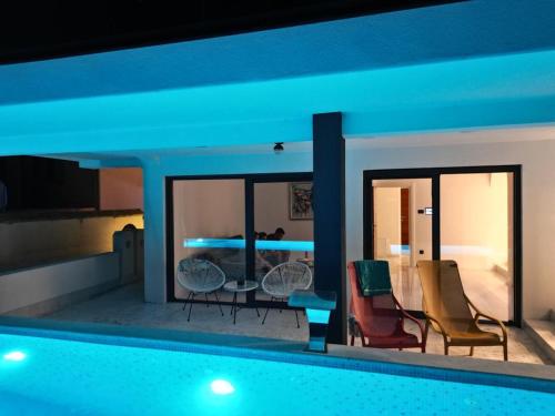 Sea Cliff Villa — Bar — photo 4