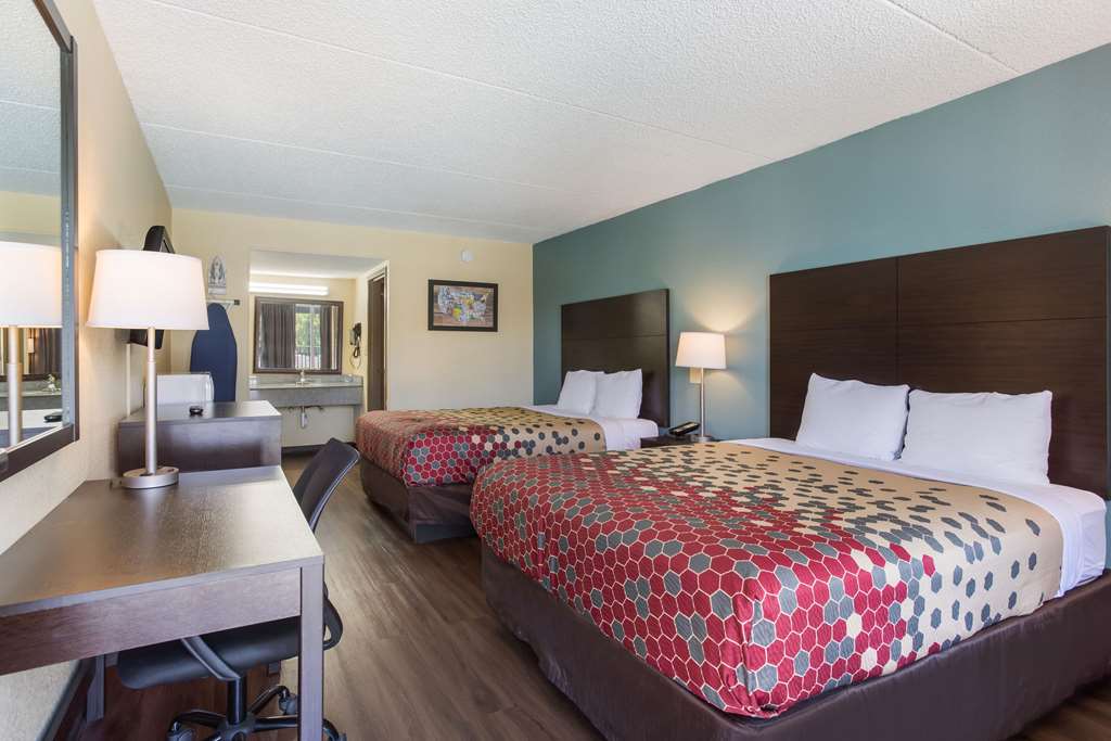 Econo Lodge Gallatin Metro Nashville - photo 19