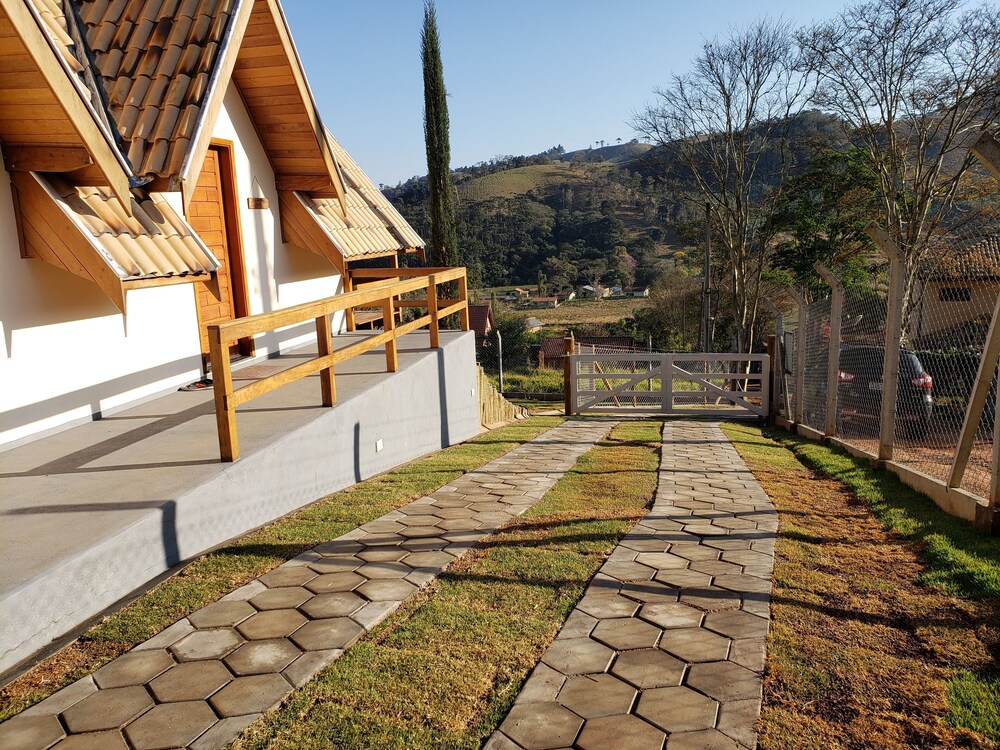 Chale Vale Encantado — 4-Star Luxury Hotel in Campos Do Jordao, Brasil