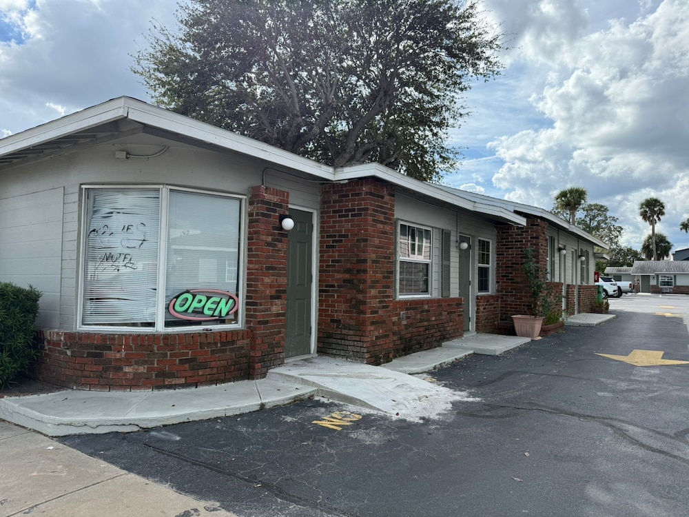 Rollie's Motel Daytona Beach by Hotel O — hotel in Holly Hill