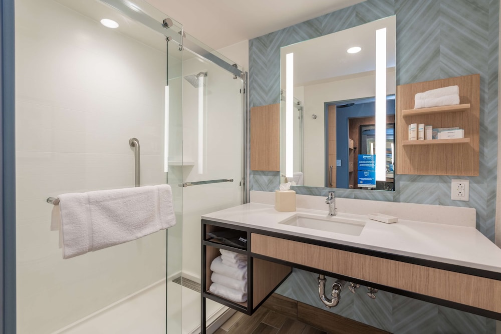 Hilton Garden Inn Boston Canton - photo 24